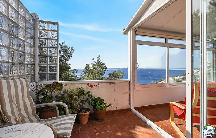 VILLA CON VISTAS AL MAR EN CANYELLES: PRIVACIDAD, LUZ NATURAL Y EL MEDITERRÁNEO COMO PROTAGONISTA