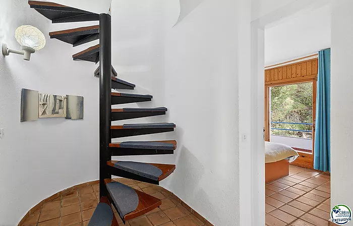 VILLA CON VISTAS AL MAR EN CANYELLES: PRIVACIDAD, LUZ NATURAL Y EL MEDITERRÁNEO COMO PROTAGONISTA