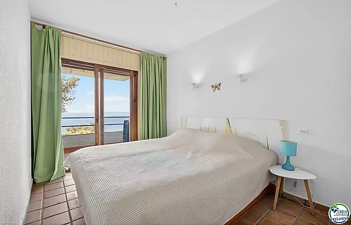 VILLA CON VISTAS AL MAR EN CANYELLES: PRIVACIDAD, LUZ NATURAL Y EL MEDITERRÁNEO COMO PROTAGONISTA