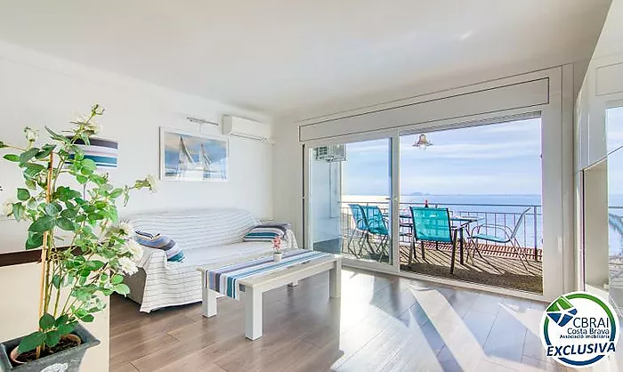 Apartament totalment reformat amb vistes al mar al 2n moll de Roses