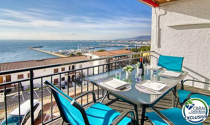 Apartament totalment reformat amb vistes al mar al 2n moll de Roses