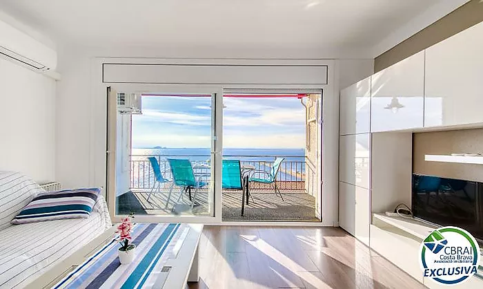 Apartament totalment reformat amb vistes al mar al 2n moll de Roses
