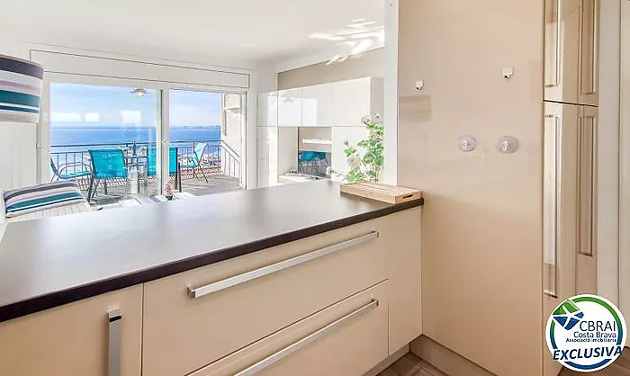 Apartament totalment reformat amb vistes al mar al 2n moll de Roses