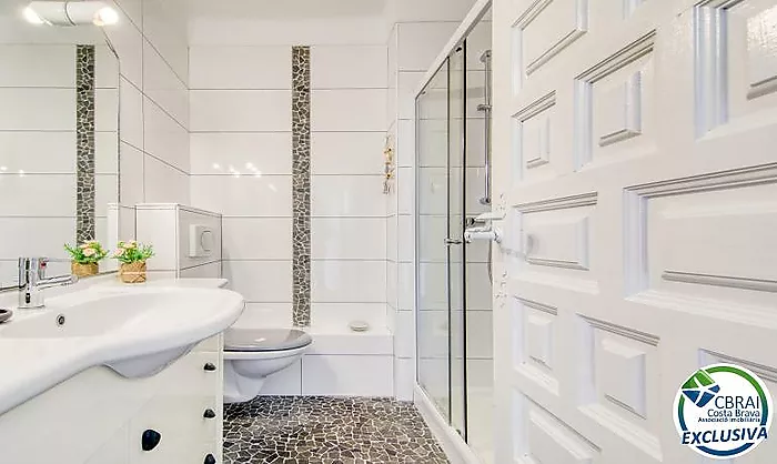 Apartament totalment reformat amb vistes al mar al 2n moll de Roses