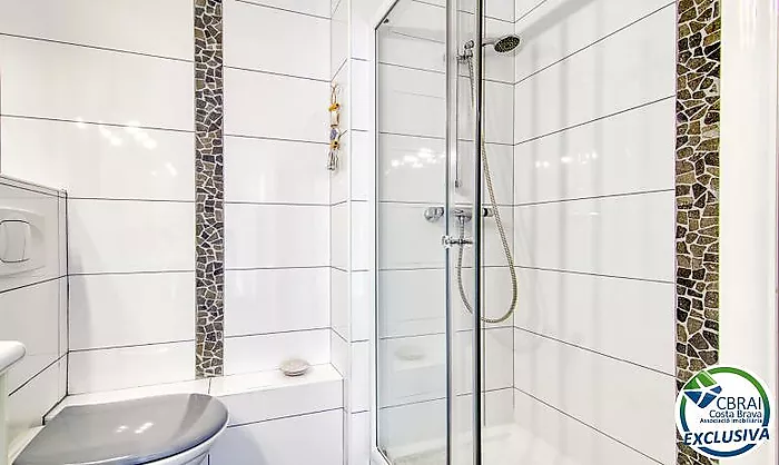 Apartament totalment reformat amb vistes al mar al 2n moll de Roses