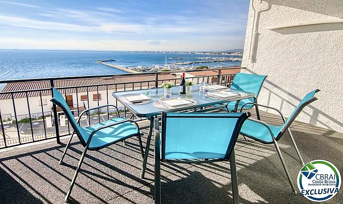 Apartament totalment reformat amb vistes al mar al 2n moll de Roses