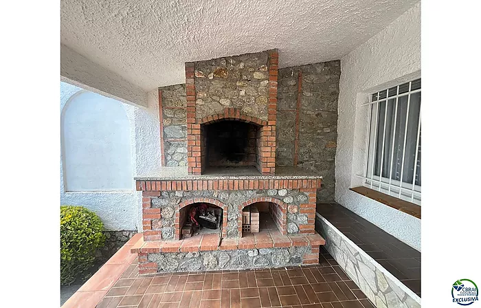 Casa de planta baja para reformar en Peni, con garaje, posibilidad de piscina y orientación suroeste.