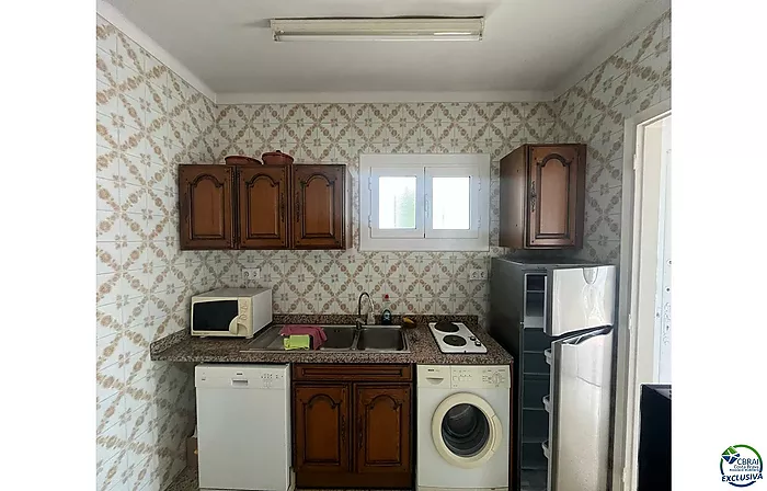 Casa de planta baja para reformar en Peni, con garaje, posibilidad de piscina y orientación suroeste.