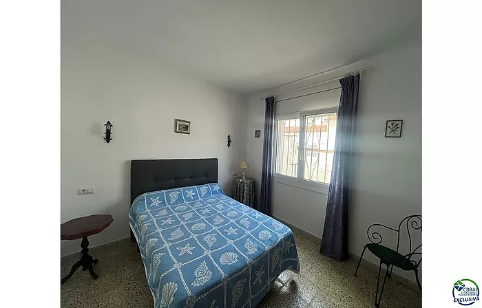Casa de planta baja para reformar en Peni, con garaje, posibilidad de piscina y orientación suroeste.