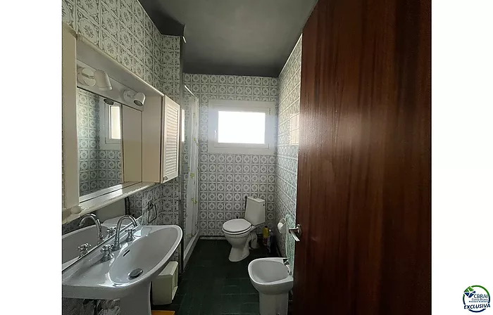 Casa de planta baja para reformar en Peni, con garaje, posibilidad de piscina y orientación suroeste.