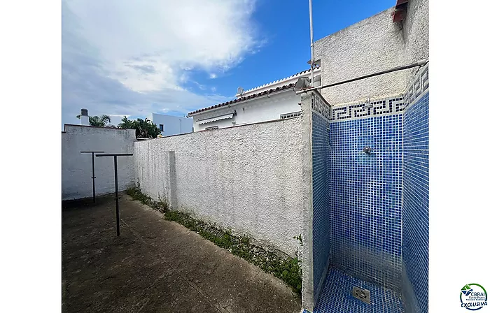 Casa de planta baja para reformar en Peni, con garaje, posibilidad de piscina y orientación suroeste.