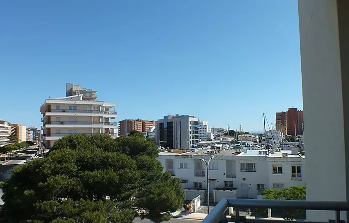 Apartamento luminoso con licencia turística y parking a 700 m de la playa