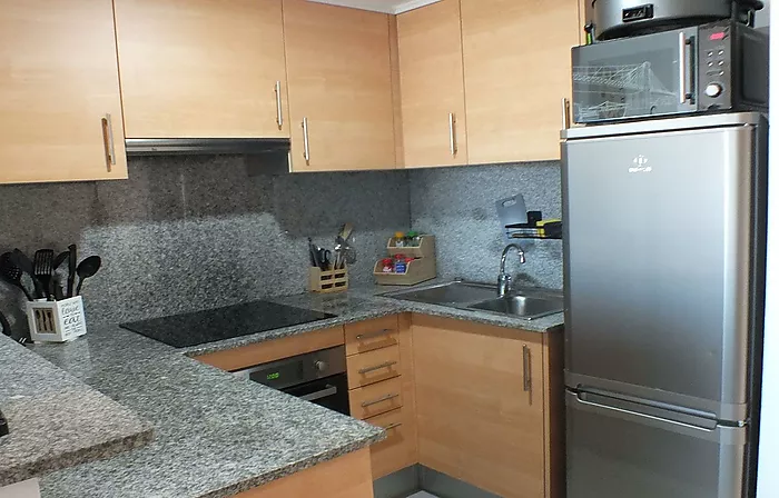 Apartamento luminoso con licencia turística y parking a 700 m de la playa