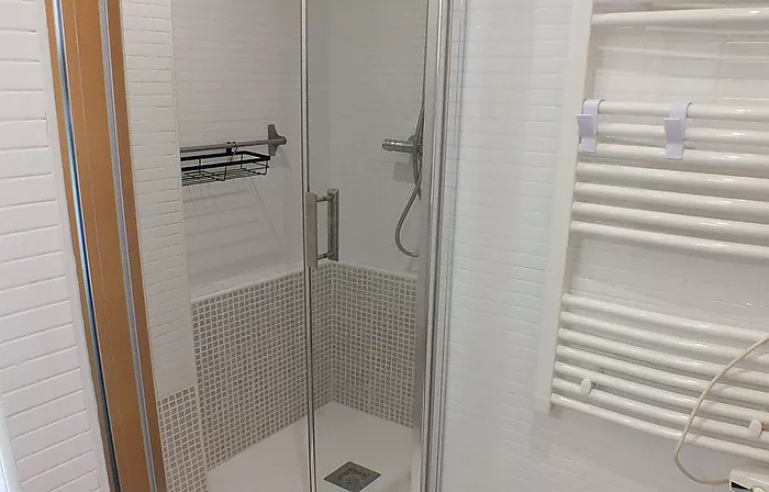 Apartamento luminoso con licencia turística y parking a 700 m de la playa