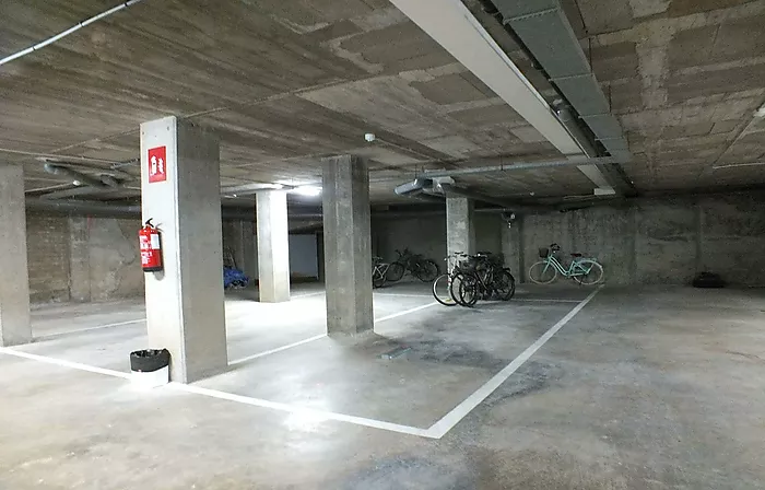 Apartamento luminoso con licencia turística y parking a 700 m de la playa