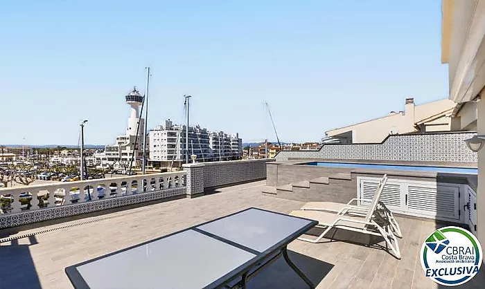 CAVALL DE MAR Ático-Dúplex  con gran terraza, piscina privada y vistas al canal