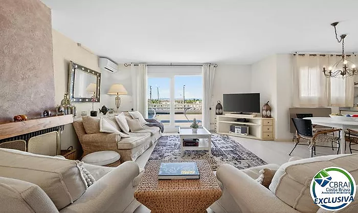 CAVALL DE MAR Ático-Dúplex  con gran terraza, piscina privada y vistas al canal