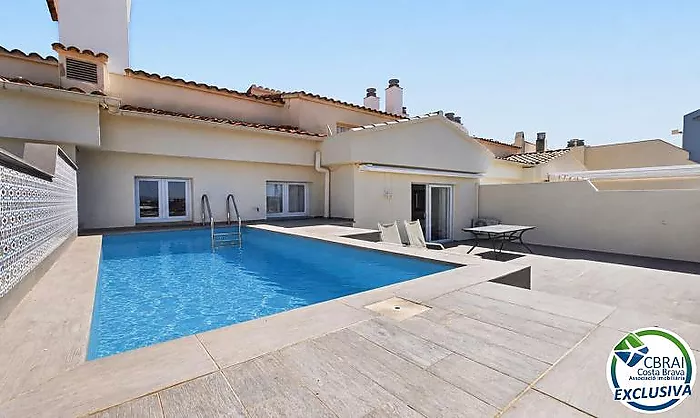 CAVALL DE MAR Ático-Dúplex  con gran terraza, piscina privada y vistas al canal