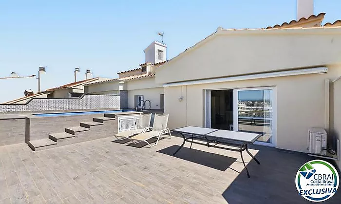 CAVALL DE MAR Ático-Dúplex  con gran terraza, piscina privada y vistas al canal