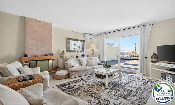 CAVALL DE MAR Ático-Dúplex  con gran terraza, piscina privada y vistas al canal