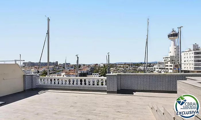 CAVALL DE MAR Ático-Dúplex  con gran terraza, piscina privada y vistas al canal