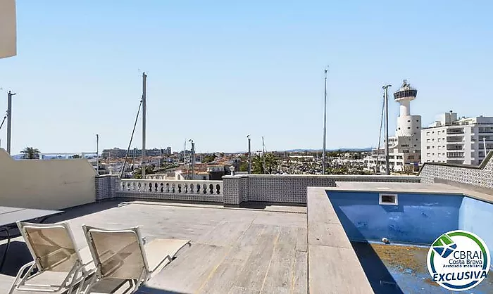 CAVALL DE MAR Ático-Dúplex  con gran terraza, piscina privada y vistas al canal