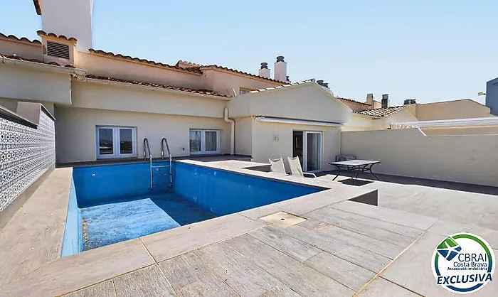 CAVALL DE MAR Ático-Dúplex  con gran terraza, piscina privada y vistas al canal