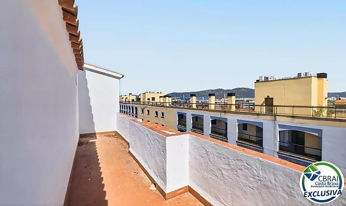 CAVALL DE MAR Ático-Dúplex  con gran terraza, piscina privada y vistas al canal