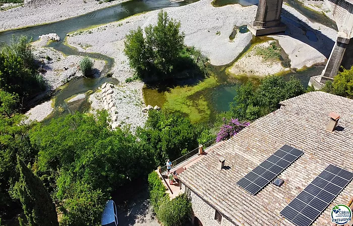 Excepcional complejo rural de 1.360 m² frente al río Fluvià en el corazón del Alt Empordà