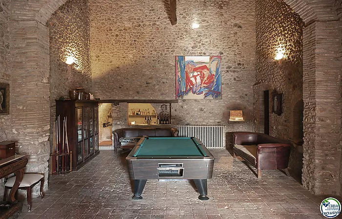 Excepcional complejo rural de 1.360 m² frente al río Fluvià en el corazón del Alt Empordà