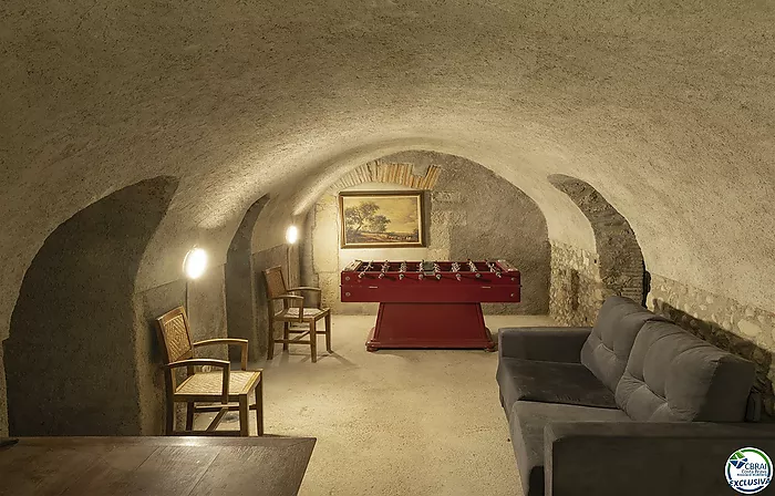 Excepcional complejo rural de 1.360 m² frente al río Fluvià en el corazón del Alt Empordà