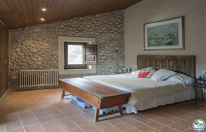 Excepcional complejo rural de 1.360 m² frente al río Fluvià en el corazón del Alt Empordà
