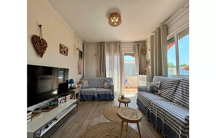 Acogedor apartamento de 85 m² con un amplio balcón a 250m de la playa en Empuriabrava.