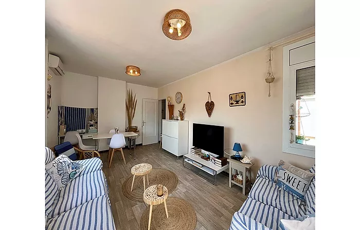 Acogedor apartamento de 85 m² con un amplio balcón a 250m de la playa en Empuriabrava.