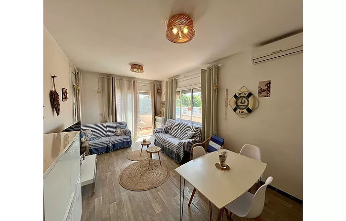 Acogedor apartamento de 85 m² con un amplio balcón a 250m de la playa en Empuriabrava.
