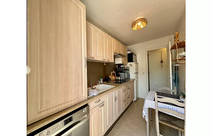 Acogedor apartamento de 85 m² con un amplio balcón a 250m de la playa en Empuriabrava.