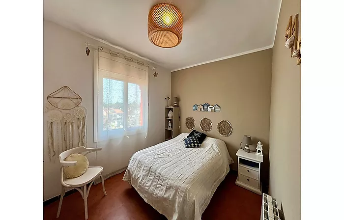 Acogedor apartamento de 85 m² con un amplio balcón a 250m de la playa en Empuriabrava.