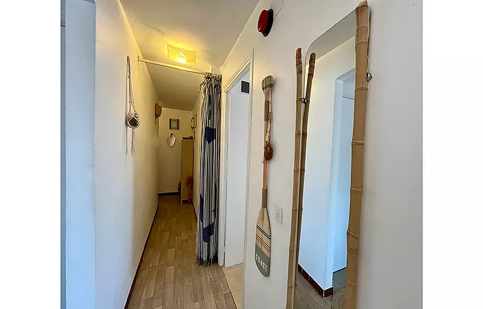 Acogedor apartamento de 85 m² con un amplio balcón a 250m de la playa en Empuriabrava.