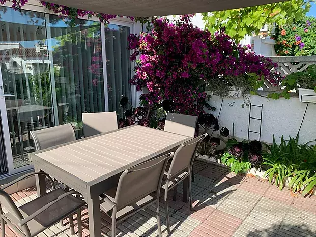 Beautiful 3 bedroom house with garden in Santa Margarita-Roses