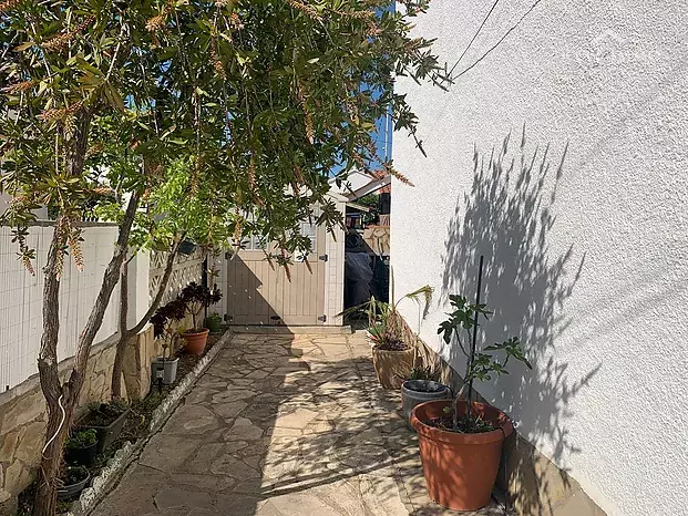Beautiful 3 bedroom house with garden in Santa Margarita-Roses