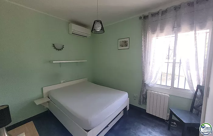 ROSES-LLOSA: Sea view apartment for sale