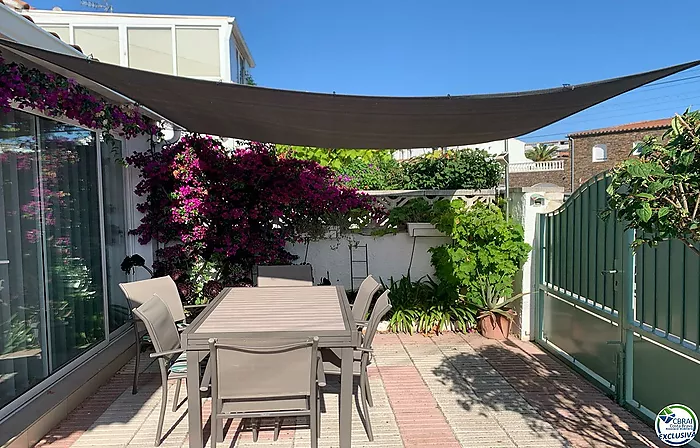 Beautiful 3 bedroom house with garden in Santa Margarita-Roses