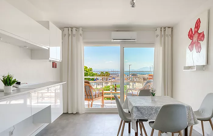 Unique opportunity in the port of Roses!