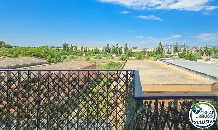 Penthouse duplex with panoramic terrace in Figueres