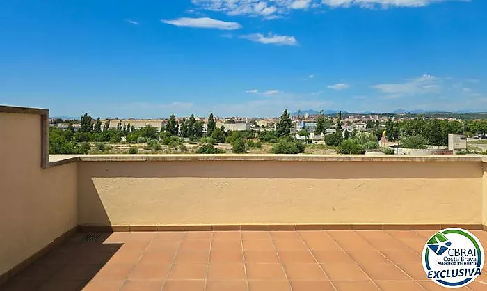 Penthouse duplex with panoramic terrace in Figueres