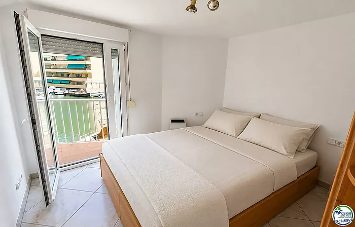 Apartment with canal views, Santa Margarita, Roses