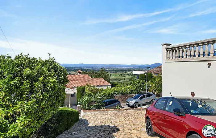 Can Isaac – Insiders know exactly why they want to live here!