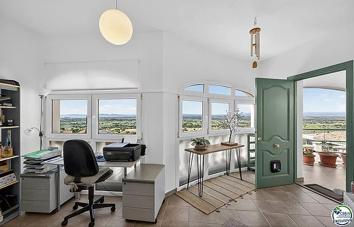 Can Isaac – Insiders know exactly why they want to live here!