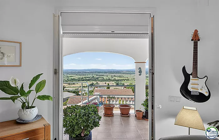 Can Isaac – Insiders know exactly why they want to live here!
