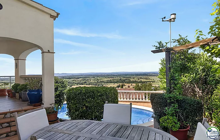 Can Isaac – Insiders know exactly why they want to live here!